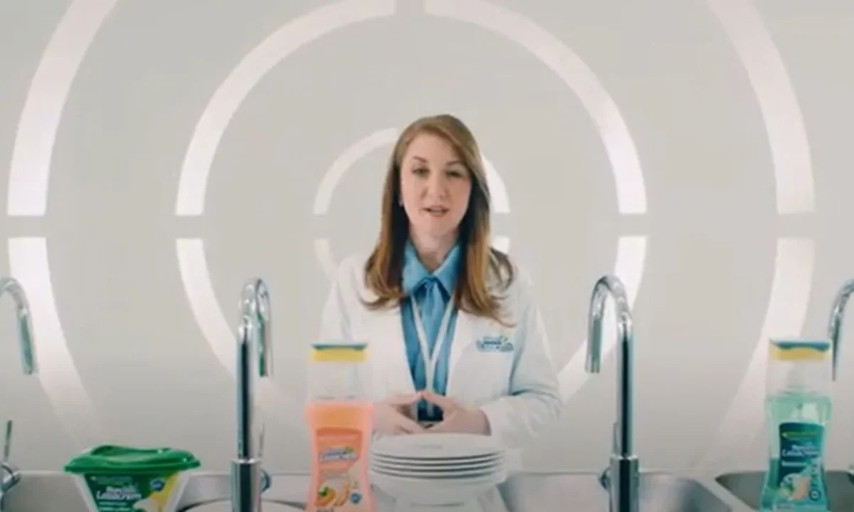 LEO BURNETT Y BLANCOX LOZACREM TRABAJARON DE LA “MANO” PARA ENTRAR HASTA LA COCINA DE LA CASA