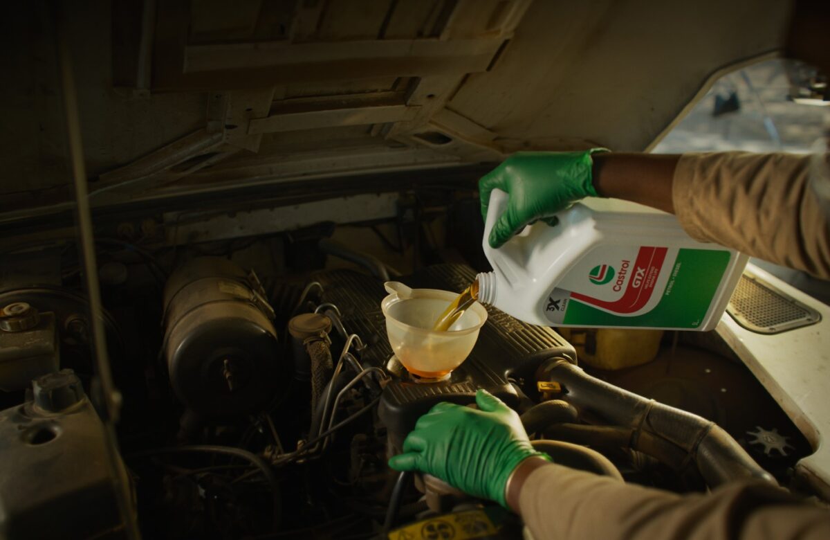 ¿Sabía que las competencias de automovilismo ayudan a desarrollar el aceite de su vehículo?