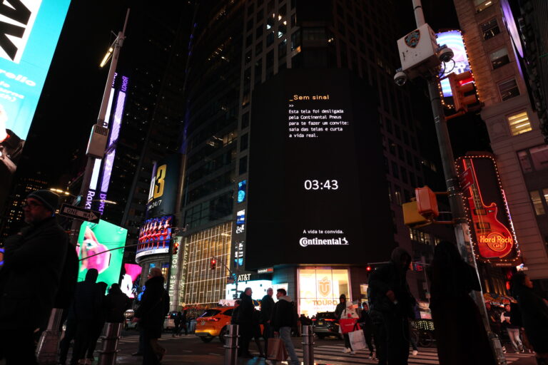 Continental Tires apaga una pantalla gigante en Times Square e invita a los colombianos a reconectarse con la vida real