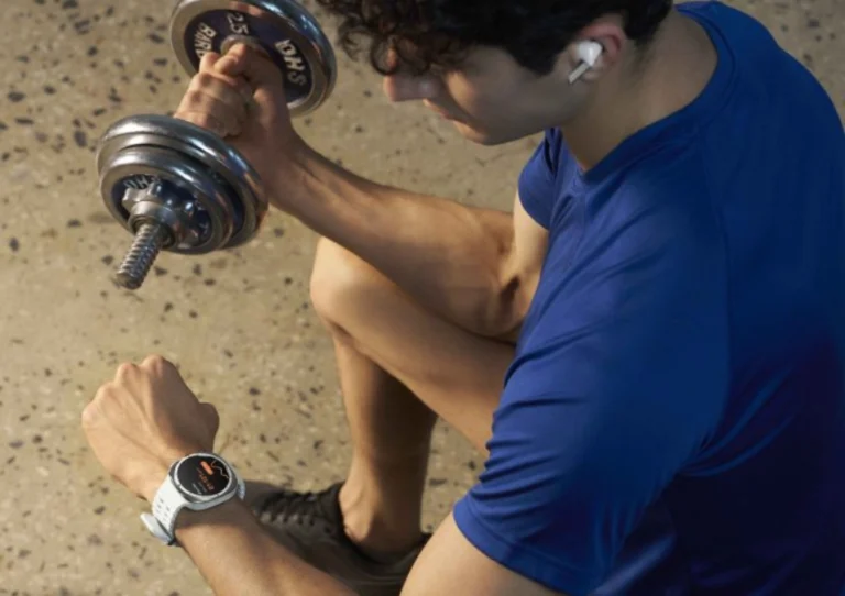 011-lifestyle-galaxy-watch-ultra-titaniumwhite-buds3pro-white-e1721747502236