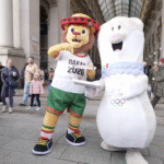 Las mascotas Ayo y Tina muestran el espíritu olímpico y encantan al público en una jornada especial en Milán