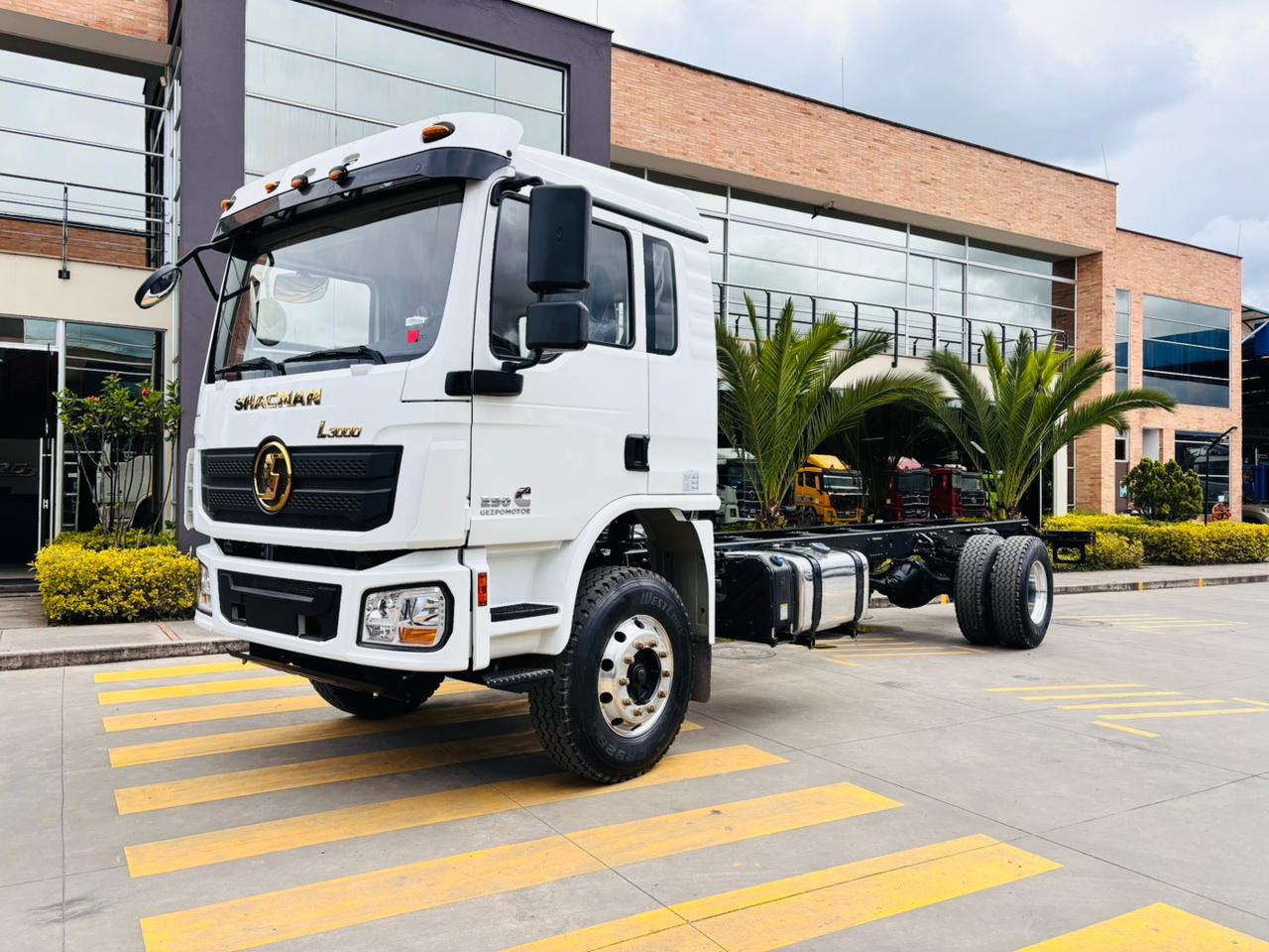 En medio del año récord del transporte de carga, SHACMAN crece 146 % y se consolida como el segundo tractocamión más vendido en Colombia