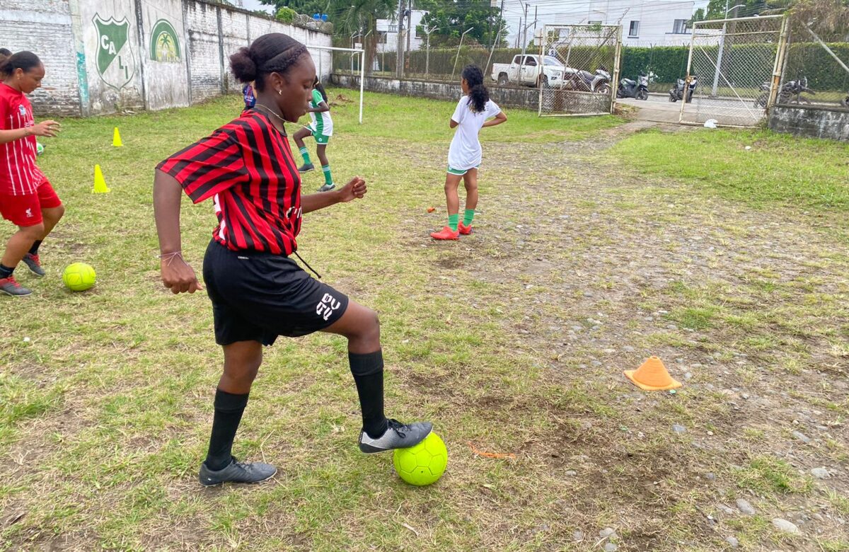 El deporte como herramienta de equidad: Decathlon impacta a niñas en Tumaco con programa de empoderamiento femenino