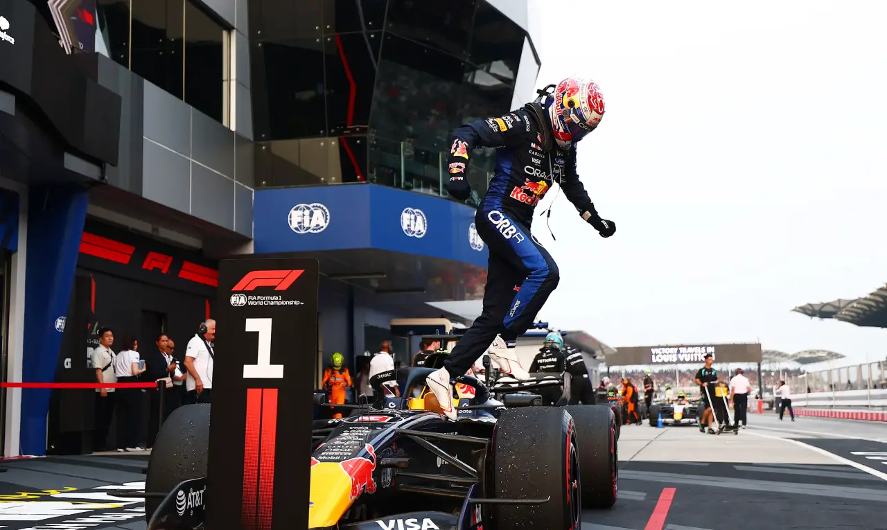 Advercopys max verstappen Malasia
